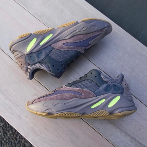 Yeezy Mauve 700 NWT Authentic! | Sz 8 - Picture 3 of 8